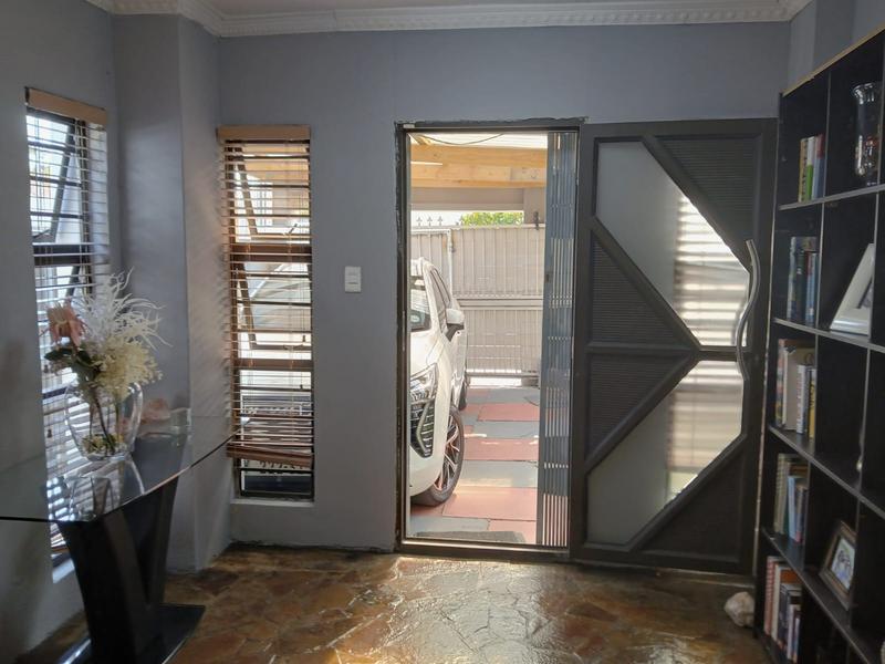 2 Bedroom Property for Sale in Parow Western Cape